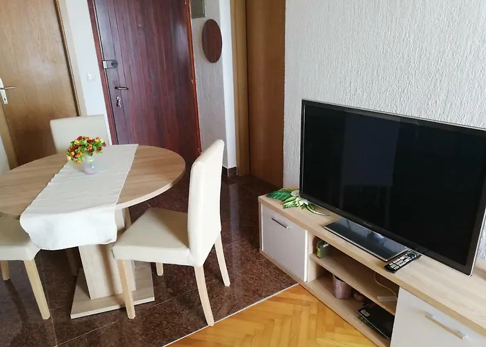 Nensi With A Wonderful View *